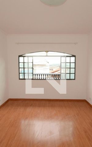 Casa à venda com 130m², 2 quartos e 2 vagasSala