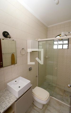 Casa à venda com 130m², 2 quartos e 2 vagasBanheiro da Suíte 1