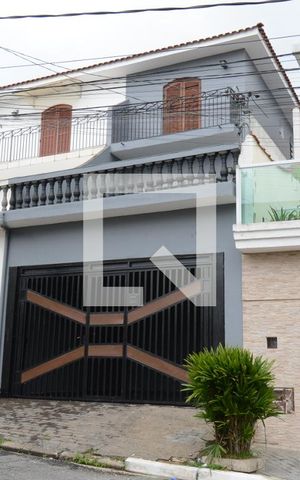 Casa à venda com 130m², 2 quartos e 2 vagasFachada
