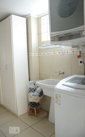 Casa para alugar com 350m², 4 quartos e 2 vagasÁrea de serviço