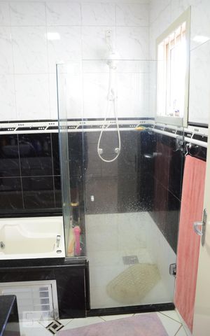 Casa para alugar com 350m², 4 quartos e 2 vagasBanheiro