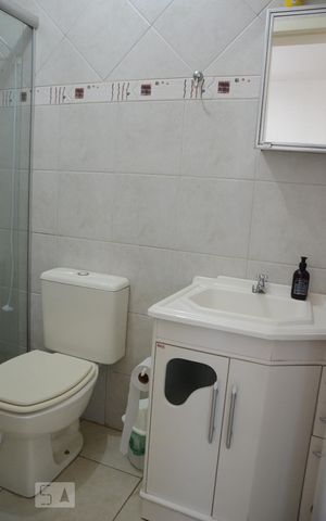 Casa para alugar com 350m², 4 quartos e 2 vagasBanheiro