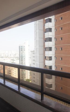 Apartamento à venda com 300m², 4 quartos e 4 vagasVaranda do Quarto