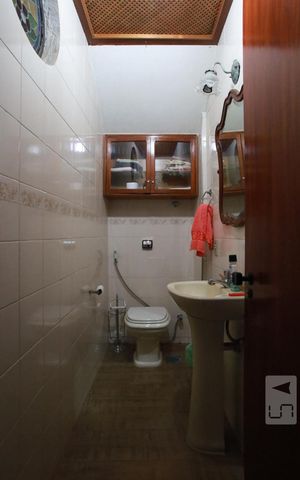 Casa de condomínio à venda com 250m², 6 quartos e 1 vagaLavabo