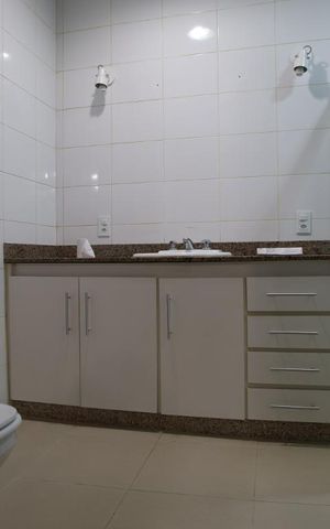 Casa de condomínio à venda com 250m², 6 quartos e 1 vagaBanheiro Suíte 4