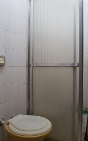Casa de condomínio à venda com 250m², 6 quartos e 1 vagaBanheiro de Serviço