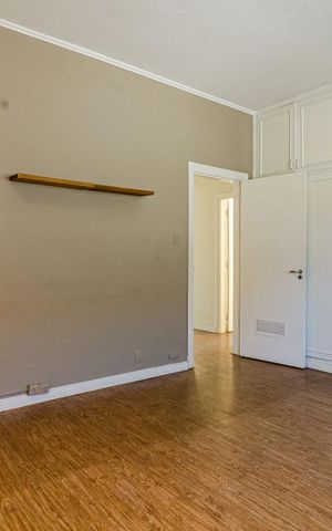 Casa à venda com 625m², 4 quartos e 5 vagas Casa à venda com 625m², 4 quartos e 5 vagasSuíte