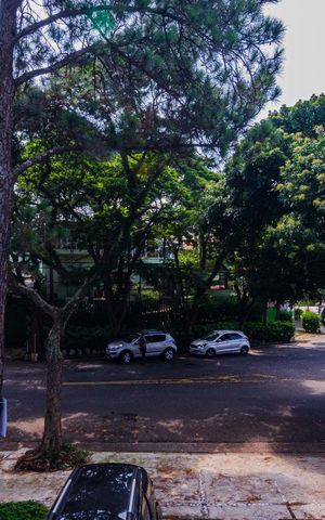 Casa à venda com 625m², 4 quartos e 5 vagas Casa à venda com 625m², 4 quartos e 5 vagasVista
