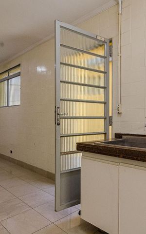 Casa à venda com 625m², 4 quartos e 5 vagas Casa à venda com 625m², 4 quartos e 5 vagasCozinha
