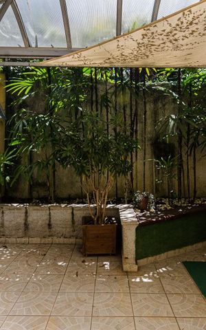 Casa à venda com 625m², 4 quartos e 5 vagas Casa à venda com 625m², 4 quartos e 5 vagasQuintal