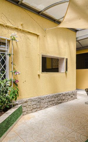 Casa à venda com 625m², 4 quartos e 5 vagas Casa à venda com 625m², 4 quartos e 5 vagasQuintal