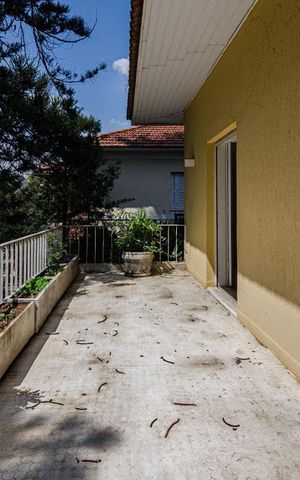 Casa à venda com 625m², 4 quartos e 5 vagas Casa à venda com 625m², 4 quartos e 5 vagasVaranda do quarto 1