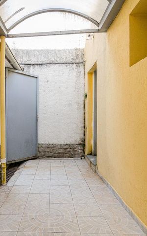 Casa à venda com 625m², 4 quartos e 5 vagas Casa à venda com 625m², 4 quartos e 5 vagasQuintal