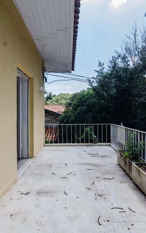 Casa à venda com 625m², 4 quartos e 5 vagas Casa à venda com 625m², 4 quartos e 5 vagasVaranda do quarto 2