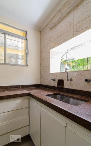 Casa à venda com 625m², 4 quartos e 5 vagas Casa à venda com 625m², 4 quartos e 5 vagasCozinha