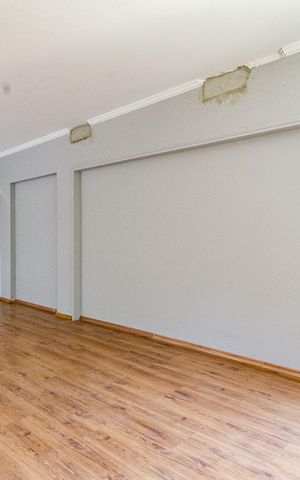 Casa à venda com 625m², 4 quartos e 5 vagas Casa à venda com 625m², 4 quartos e 5 vagasSala