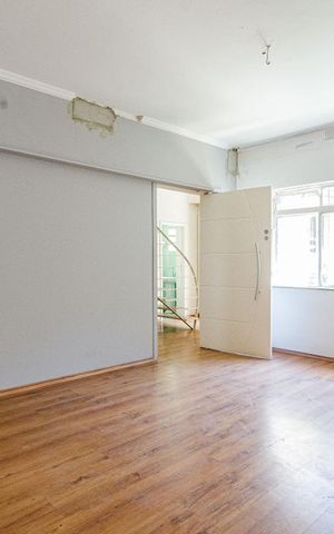 Casa à venda com 625m², 4 quartos e 5 vagas Casa à venda com 625m², 4 quartos e 5 vagasSala