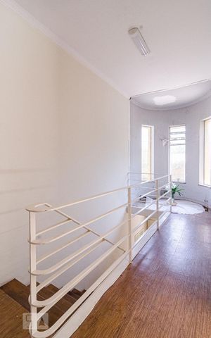 Casa à venda com 625m², 4 quartos e 5 vagas Casa à venda com 625m², 4 quartos e 5 vagasHall