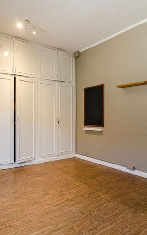 Casa à venda com 625m², 4 quartos e 5 vagas Casa à venda com 625m², 4 quartos e 5 vagasSuíte