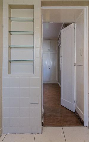 Casa à venda com 625m², 4 quartos e 5 vagas Casa à venda com 625m², 4 quartos e 5 vagasBanheiro da suíte