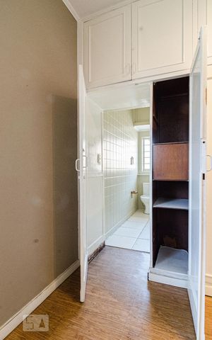 Casa à venda com 625m², 4 quartos e 5 vagas Casa à venda com 625m², 4 quartos e 5 vagasSuíte