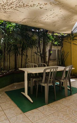 Casa à venda com 625m², 4 quartos e 5 vagas Casa à venda com 625m², 4 quartos e 5 vagasQuintal