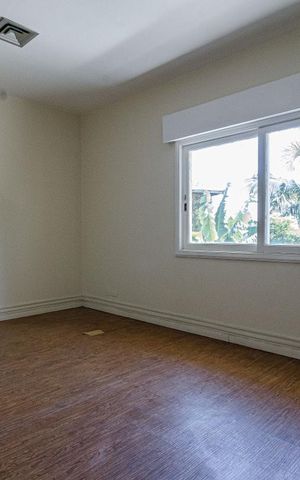 Casa à venda com 625m², 4 quartos e 5 vagas Casa à venda com 625m², 4 quartos e 5 vagasQuarto 4