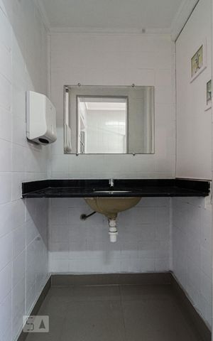 Casa à venda com 625m², 4 quartos e 5 vagas Casa à venda com 625m², 4 quartos e 5 vagasBanheiro