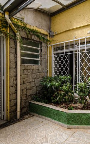 Casa à venda com 625m², 4 quartos e 5 vagas Casa à venda com 625m², 4 quartos e 5 vagasQuintal