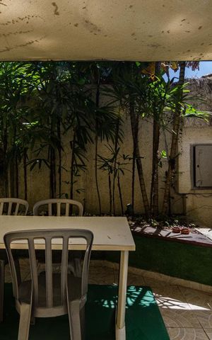 Casa à venda com 625m², 4 quartos e 5 vagas Casa à venda com 625m², 4 quartos e 5 vagasQuintal