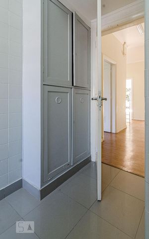 Casa à venda com 625m², 4 quartos e 5 vagas Casa à venda com 625m², 4 quartos e 5 vagasBanheiro