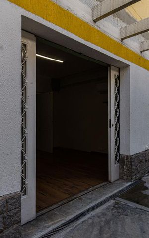 Casa à venda com 625m², 4 quartos e 5 vagas Casa à venda com 625m², 4 quartos e 5 vagasQuintal