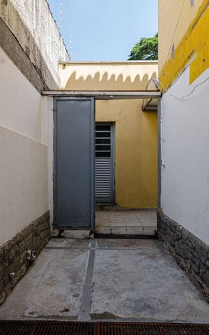 Casa à venda com 625m², 4 quartos e 5 vagas Casa à venda com 625m², 4 quartos e 5 vagasQuintal