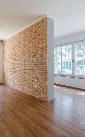 Casa à venda com 625m², 4 quartos e 5 vagas Casa à venda com 625m², 4 quartos e 5 vagasSala