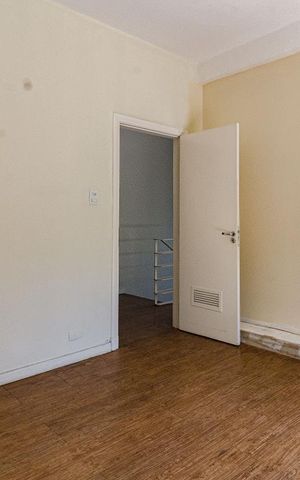 Casa à venda com 625m², 4 quartos e 5 vagas Casa à venda com 625m², 4 quartos e 5 vagasQuarto 2