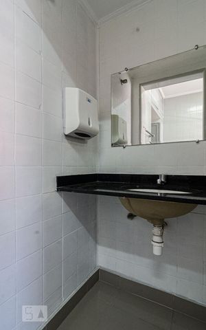 Casa à venda com 625m², 4 quartos e 5 vagas Casa à venda com 625m², 4 quartos e 5 vagasBanheiro