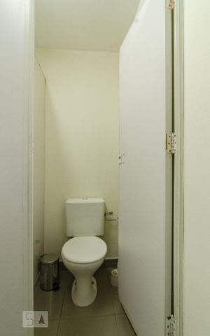Casa à venda com 625m², 4 quartos e 5 vagas Casa à venda com 625m², 4 quartos e 5 vagasBanheiro edícula