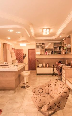 Casa à venda com 150m², 4 quartos e 4 vagas Casa à venda com 150m², 4 quartos e 4 vagasSala