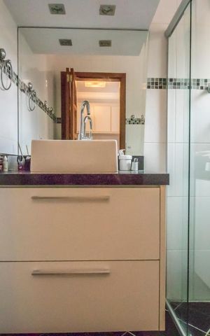Casa à venda com 150m², 4 quartos e 4 vagas Casa à venda com 150m², 4 quartos e 4 vagasBanheiro Suíte 1