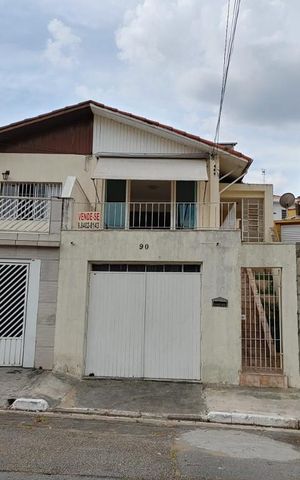 Casa para alugar com 170m², 3 quartos e 1 vaga Casa para alugar com 170m², 3 quartos e 1 vagaFachada