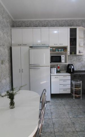 Casa à venda com 280m², 2 quartos e 5 vagasCozinha armários