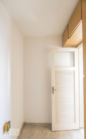 Apartamento à venda com 67m², 3 quartos e 2 vagas Apartamento à venda com 67m², 3 quartos e 2 vagasQuarto de Serviço