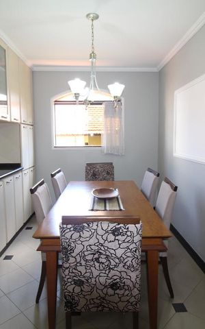 Casa à venda com 352m², 4 quartos e 5 vagasCozinha