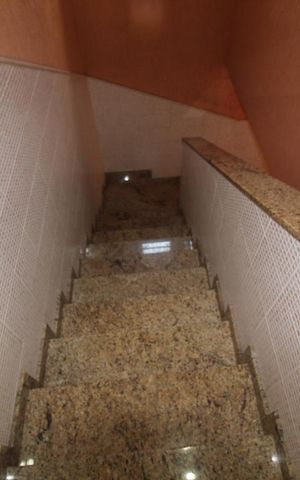 Casa à venda com 352m², 4 quartos e 5 vagasEscada