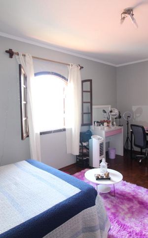 Casa à venda com 352m², 4 quartos e 5 vagasQuarto 2 suite