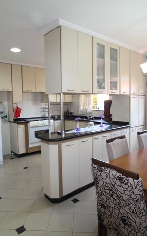 Casa à venda com 352m², 4 quartos e 5 vagasCozinha