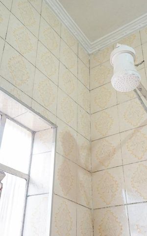 Casa à venda com 170m², 3 quartos e 2 vagas Casa à venda com 170m², 3 quartos e 2 vagasChuveiro