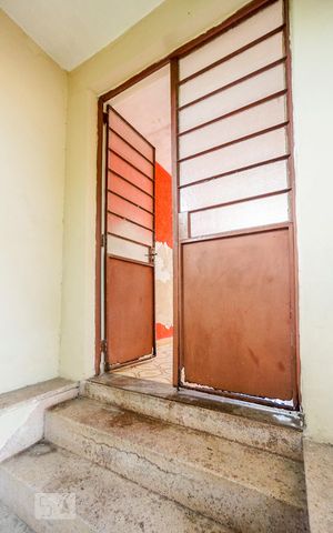 Casa à venda com 170m², 3 quartos e 2 vagas Casa à venda com 170m², 3 quartos e 2 vagasEntrada