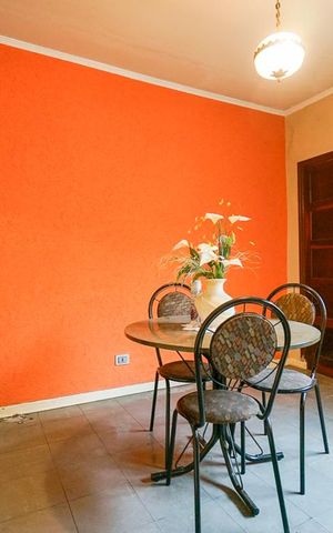 Casa à venda com 170m², 3 quartos e 2 vagas Casa à venda com 170m², 3 quartos e 2 vagasSala