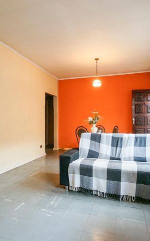 Casa à venda com 170m², 3 quartos e 2 vagas Casa à venda com 170m², 3 quartos e 2 vagasSala
